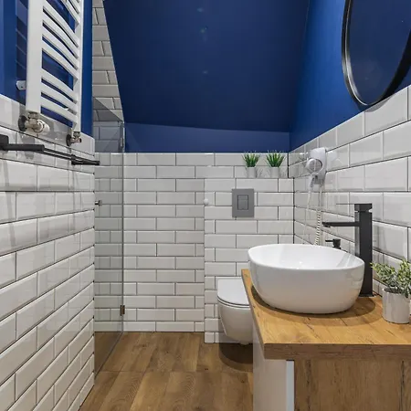 Glow - The Old Town Nook Apartment