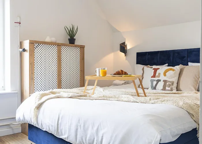 Glow - The Old Town Nook *